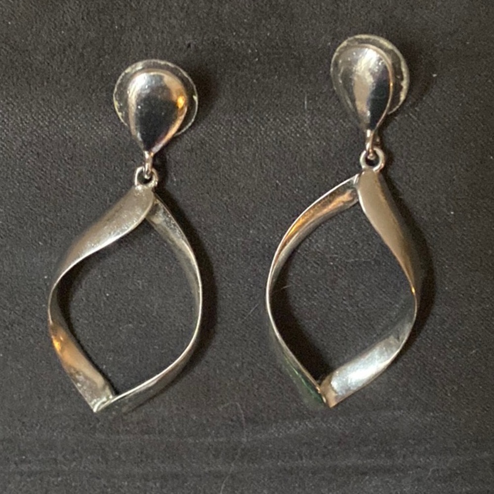 FREE w/purchase of any item $10 or more. Drop Earrings Silver Plated - Picture 4 of 9